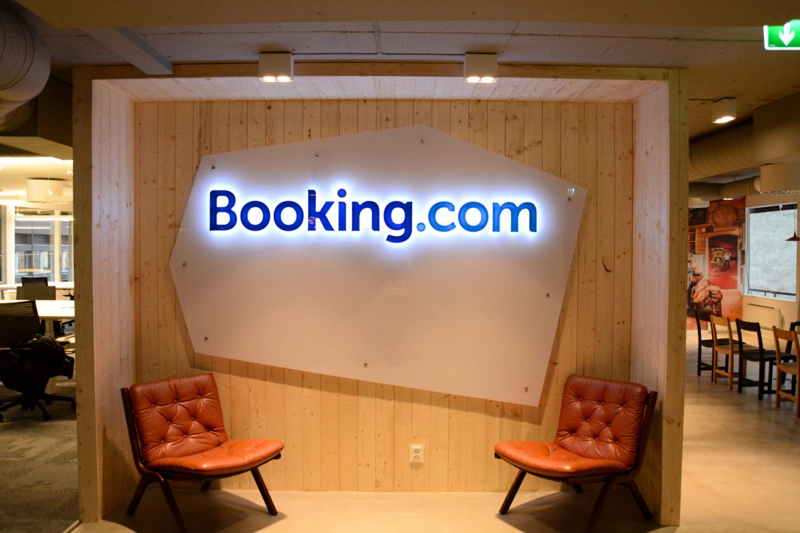 Kontorlokaler for Booking.com i Arbins gate 11 med møtebokser i tre – bilde 3